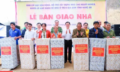 Nghệ An: Bàn giao những căn nhà đầu tiên cho người nghèo, người khó khăn về nhà ở