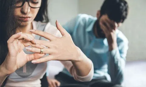 Ngay sau đêm tân hôn, câu nói và hành động của chồng khiến vợ đưa ra quyết định ly hôn