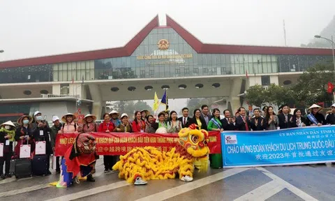 Việt Nam đón đoàn khách du lịch Trung Quốc đầu tiên
